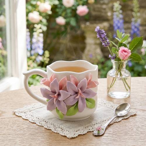 Charaktervolle Lilienbouquet Keramik Tasse