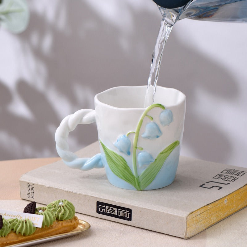 Frische Maiglöckchen Relief Keramik Kaffeebecher mit gedrehtem Griff